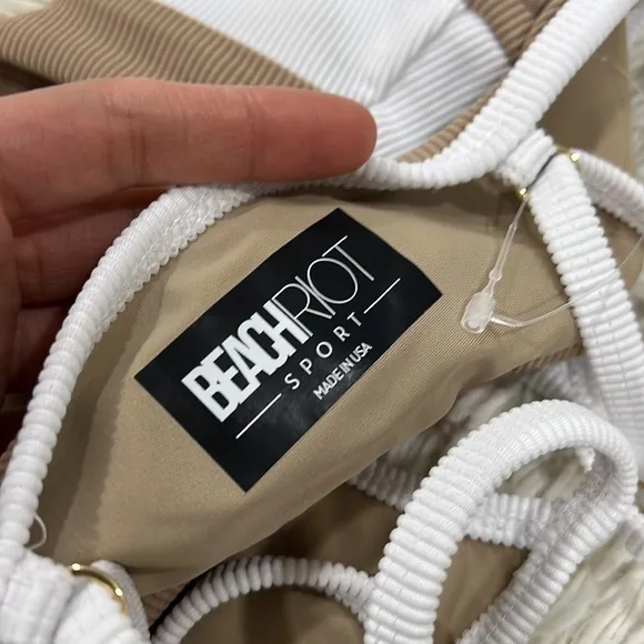BEACH RIOT Eva Sports Bra in Taupe &amp; White