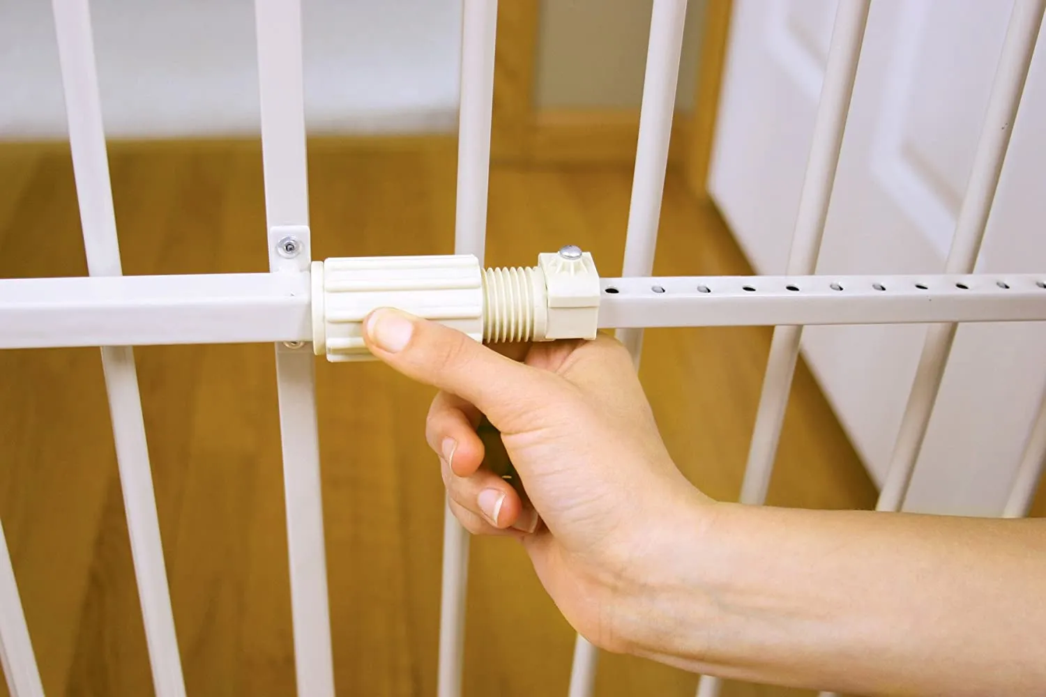 Carlson Pet Products 0618DS Mini Tuffy Metal Expandable Pet Gate, White!