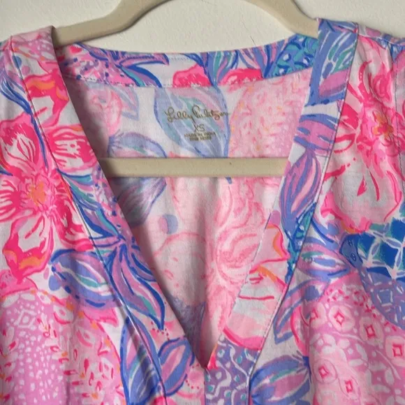 EASTER SALE! NWT Lilly Pulitzer 🔥Lorina V-Neck Ruffle Pink Isle Snappy Turtle