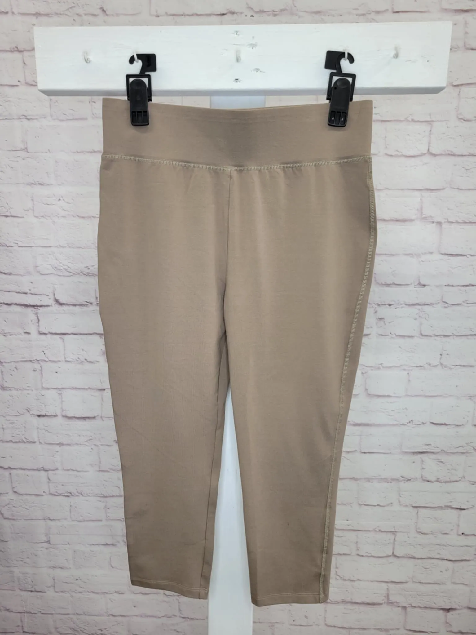 FOSSIL TAN A394800 LOGO Layers by Lori Goldstein Regular Cropped Leggings (MULTIPLE SIZES AVAILABLE)