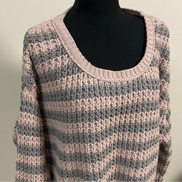 Free People Sweater Women’s Size Medium Pink Gray At The Beach Striped Sweater