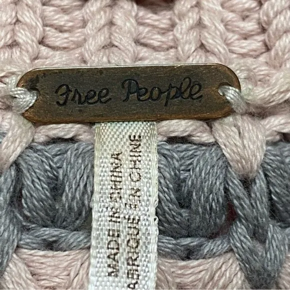 Free People Sweater Women’s Size Medium Pink Gray At The Beach Striped Sweater