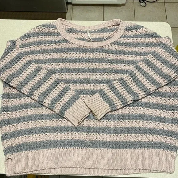 Free People Sweater Women’s Size Medium Pink Gray At The Beach Striped Sweater