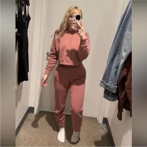 Girlfriend Collective Mauve 50/50 cropped crewneck sweater