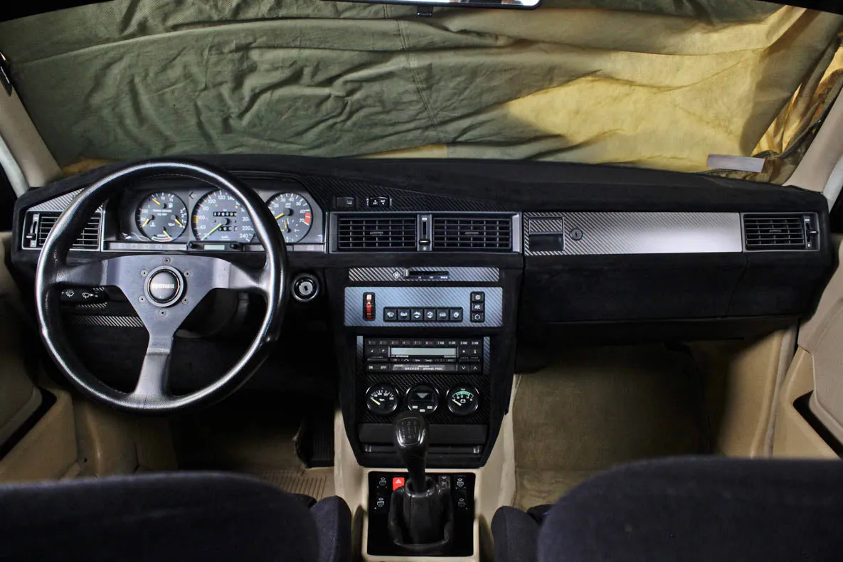 Glove box - Carbon fiber trim