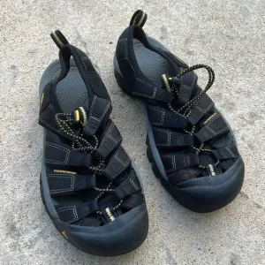 KEEN Mens Black/Yellow Newportt H2 Water Hiking Sandal Size 7
