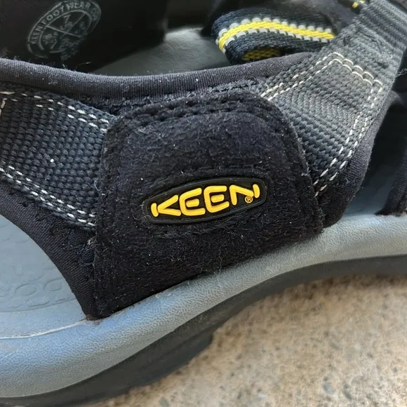 KEEN Mens Black/Yellow Newportt H2 Water Hiking Sandal Size 7
