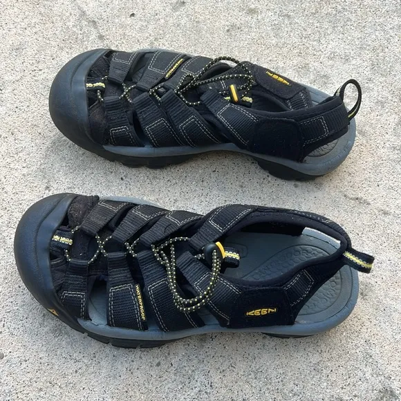 KEEN Mens Black/Yellow Newportt H2 Water Hiking Sandal Size 7