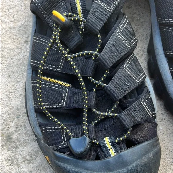 KEEN Mens Black/Yellow Newportt H2 Water Hiking Sandal Size 7