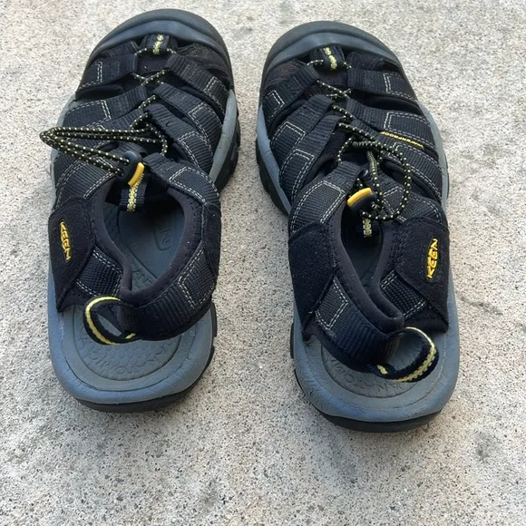 KEEN Mens Black/Yellow Newportt H2 Water Hiking Sandal Size 7