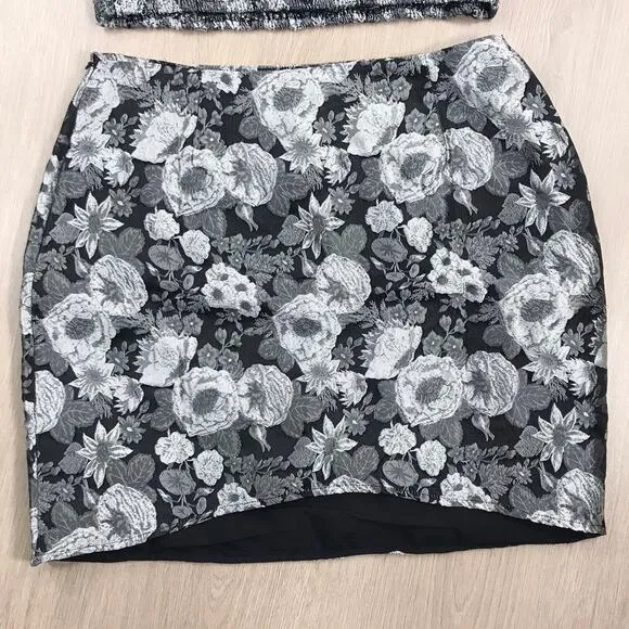 Kourt Outfit Set Large Silver Black Skirt Crop Top Floral Ruffle Y2K Festival