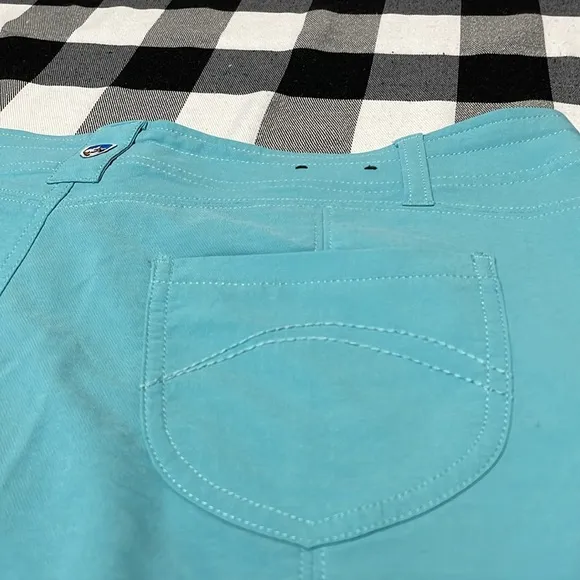Kuhl SHIFT ANFIB SHORT Aqua Blue Hiking 6275 Size 12 x 7 Stretch Zip Pockets