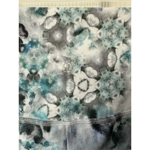 Lululemon Shorts Size 18 Women's Blue Gray Tie Dye Compression Gym