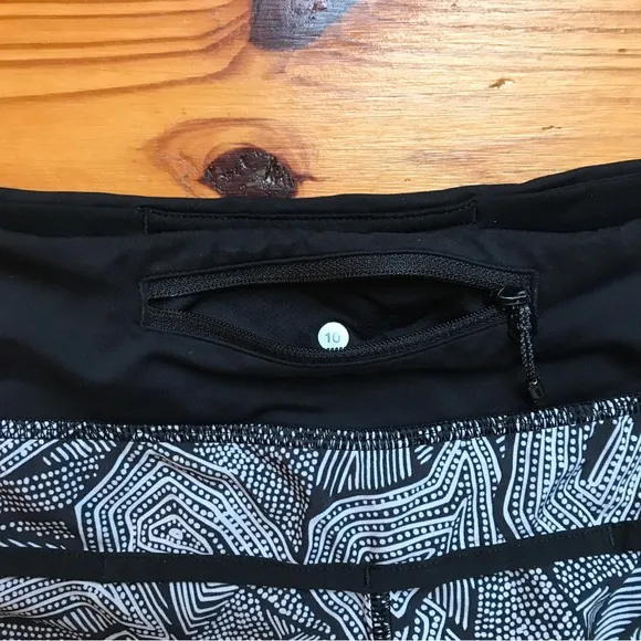 Lululemon Speed Up Black White Geometric Shorts, EUC, 10