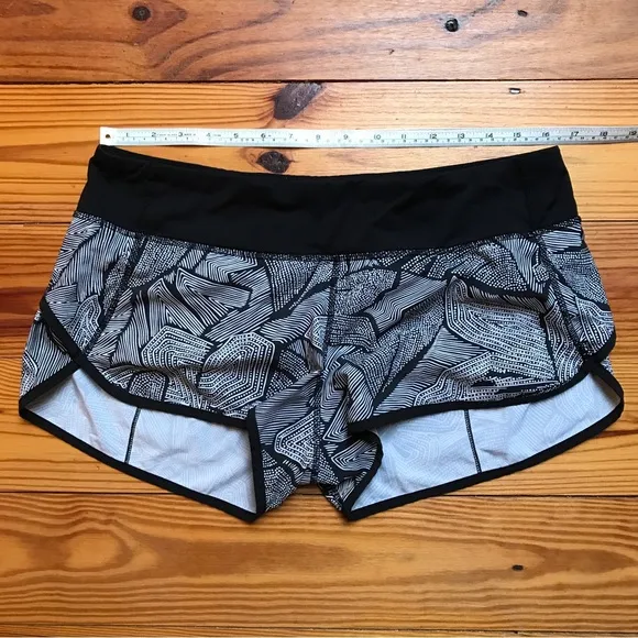 Lululemon Speed Up Black White Geometric Shorts, EUC, 10