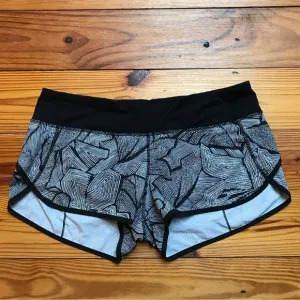 Lululemon Speed Up Black White Geometric Shorts, EUC, 10