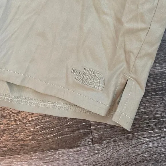 NWT The North Face Aphrodite Bermuda ShortTwill Beige UPF 50 Size Small