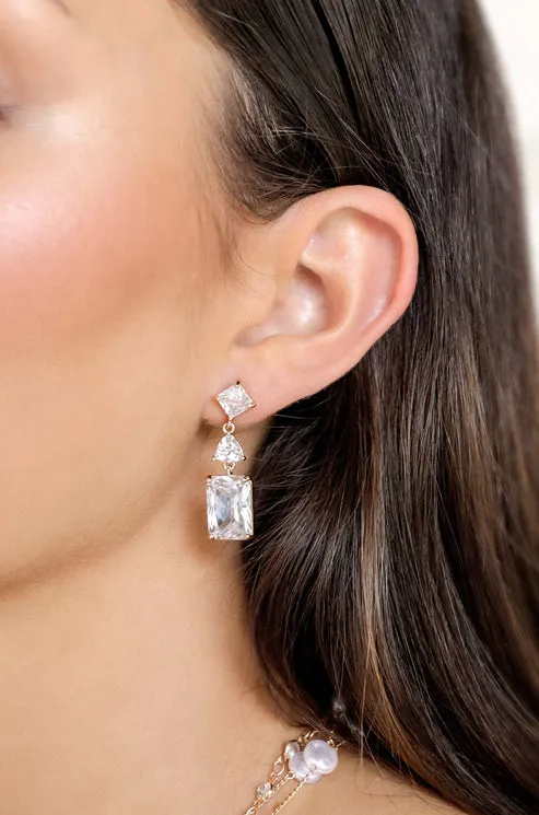 REFLECTIVE CRYSTAL DANGLE EARRING