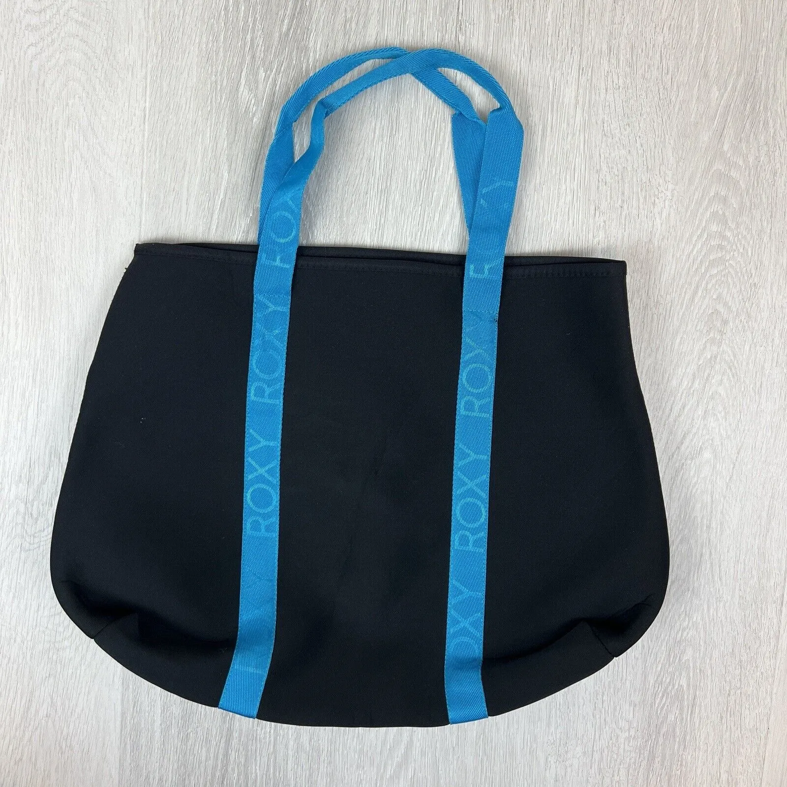Roxy Womens Black Neoprene Shoulder Bag