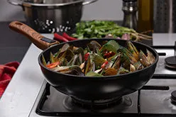 Saute pan with Removable Handle