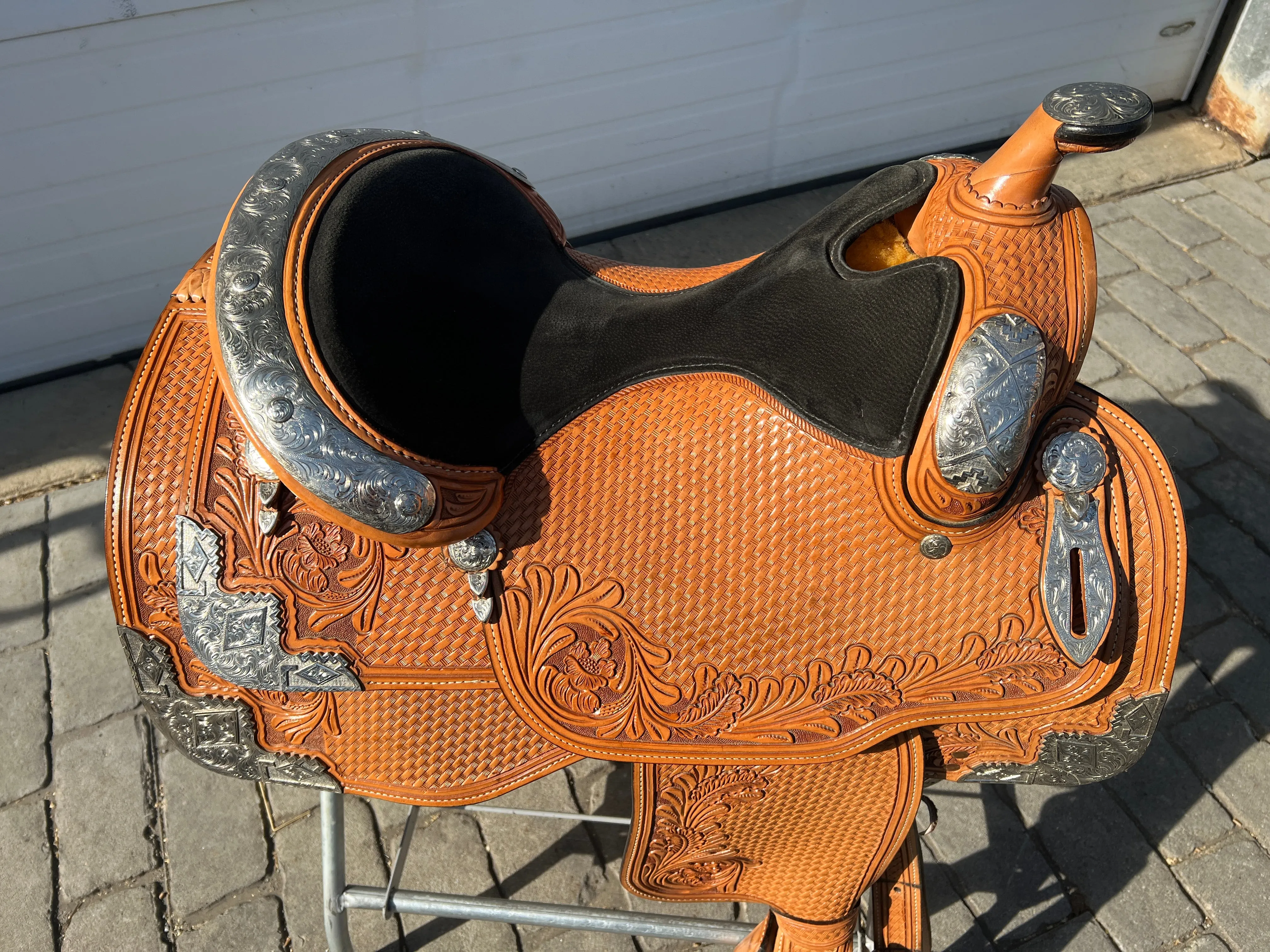 Used Dale Chavez 16” Western Show Saddle