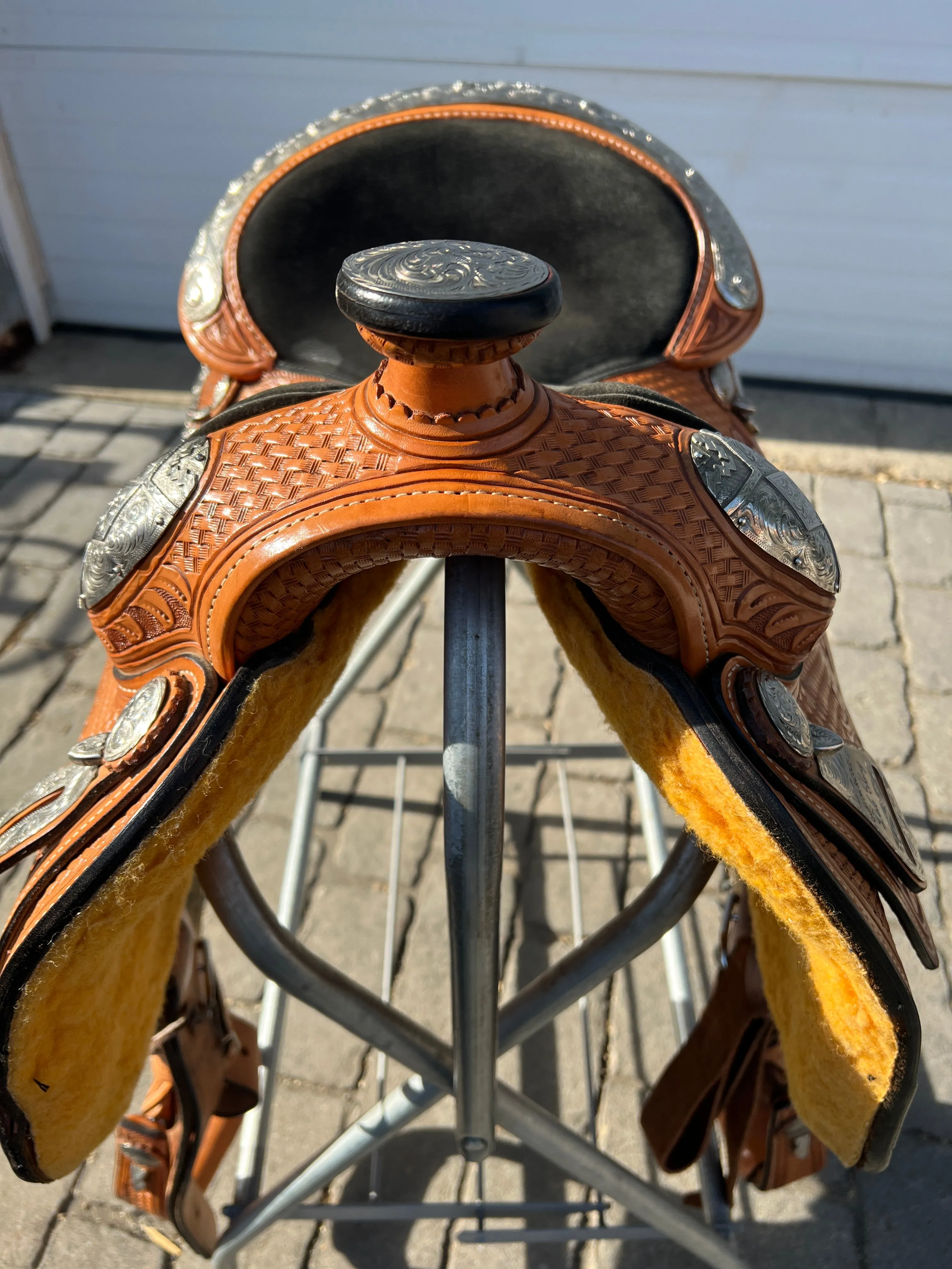 Used Dale Chavez 16” Western Show Saddle