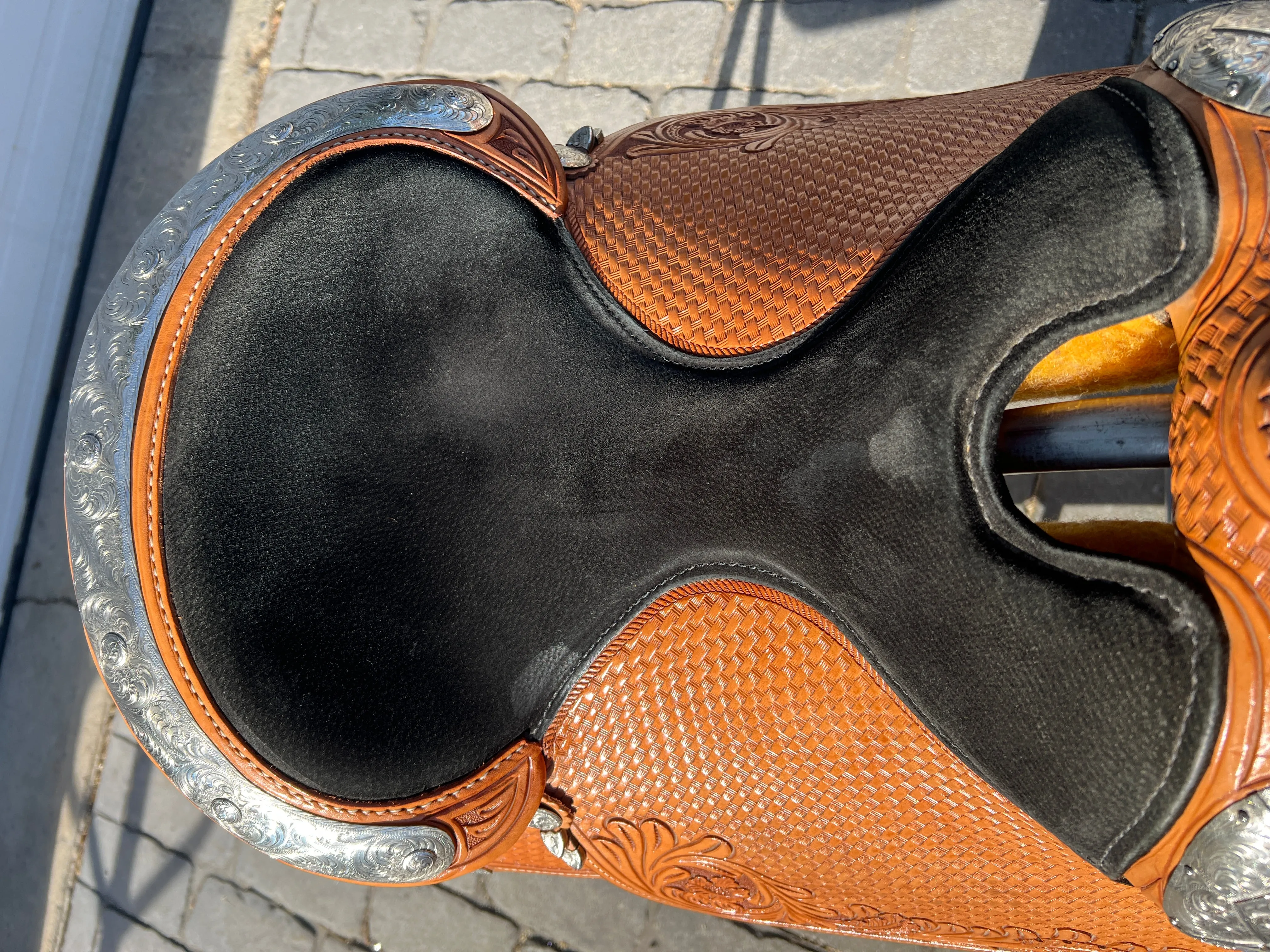 Used Dale Chavez 16” Western Show Saddle