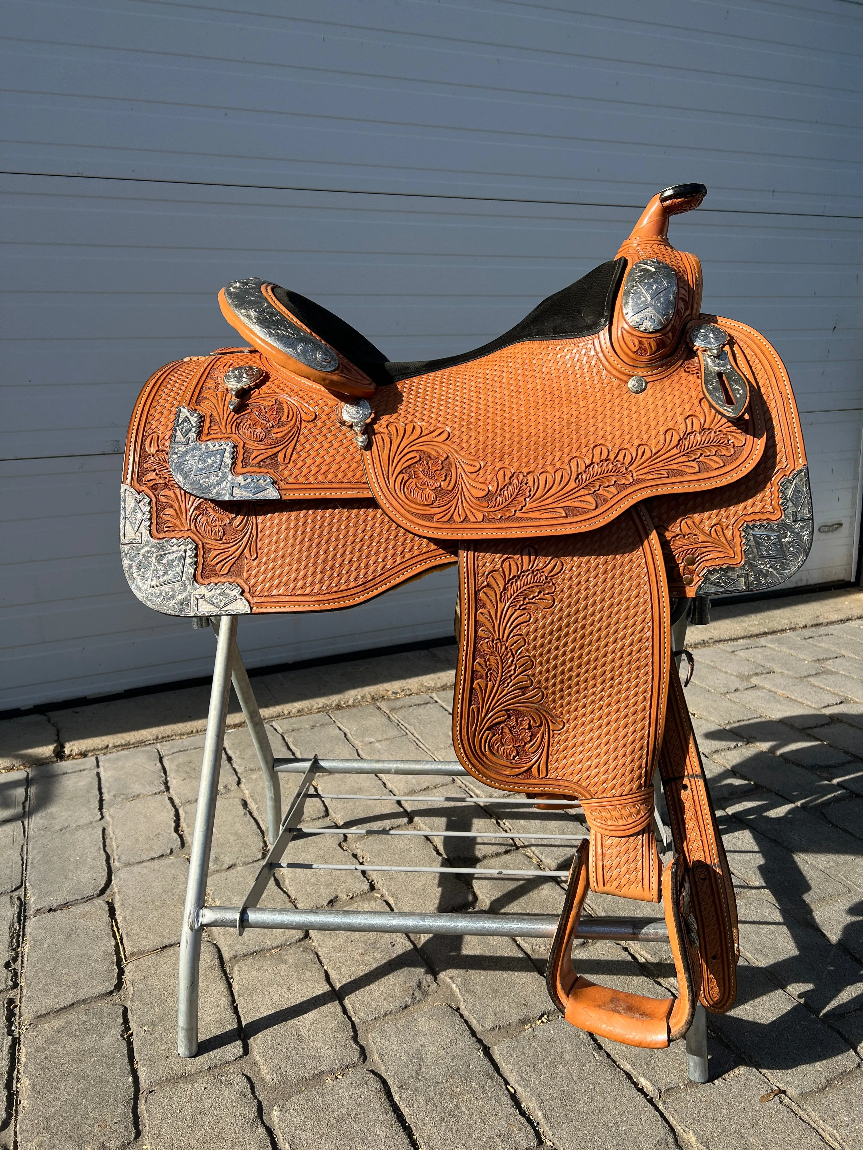 Used Dale Chavez 16” Western Show Saddle