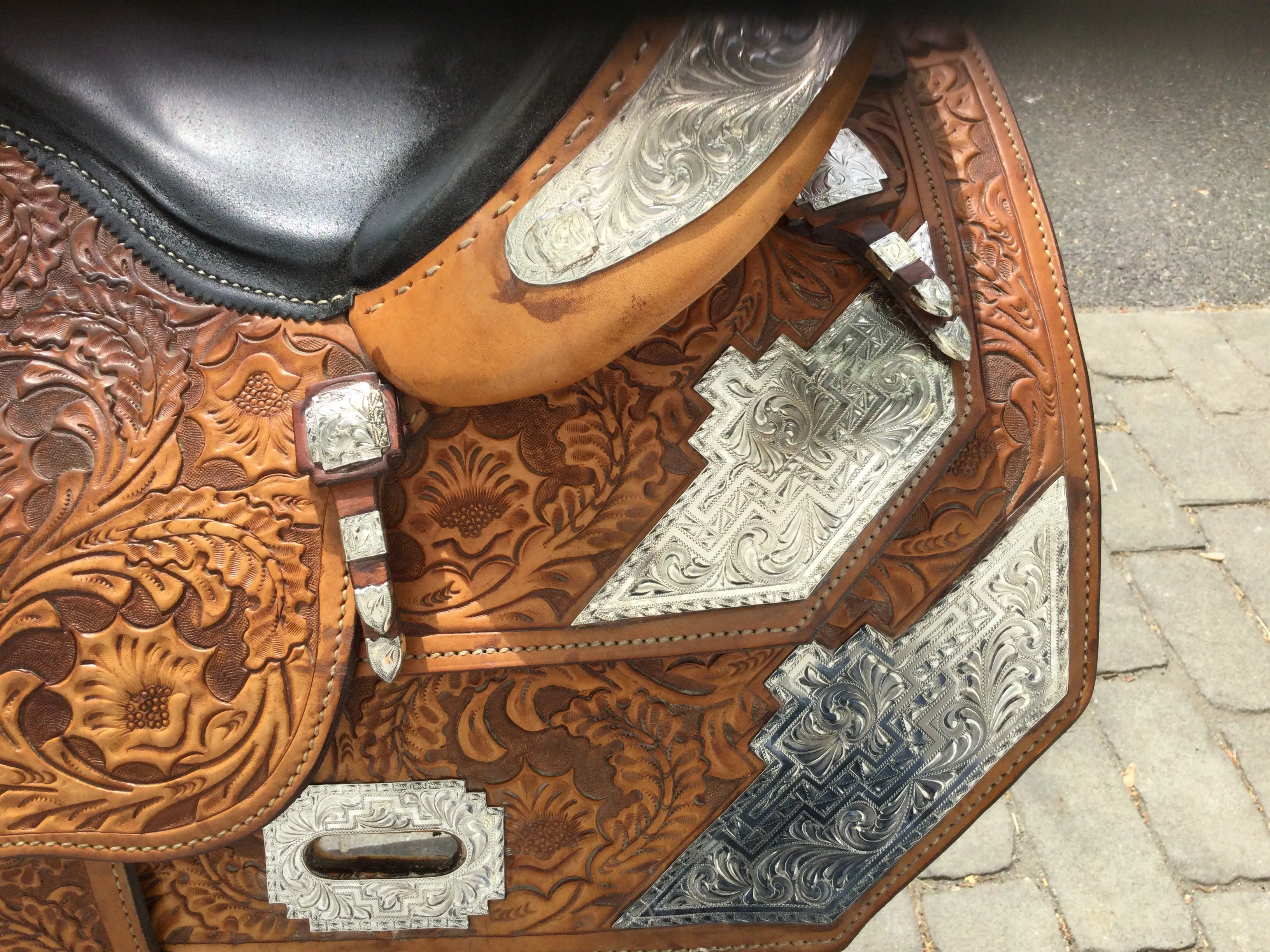 Used Showman Saddlery 16" Western Show Saddle