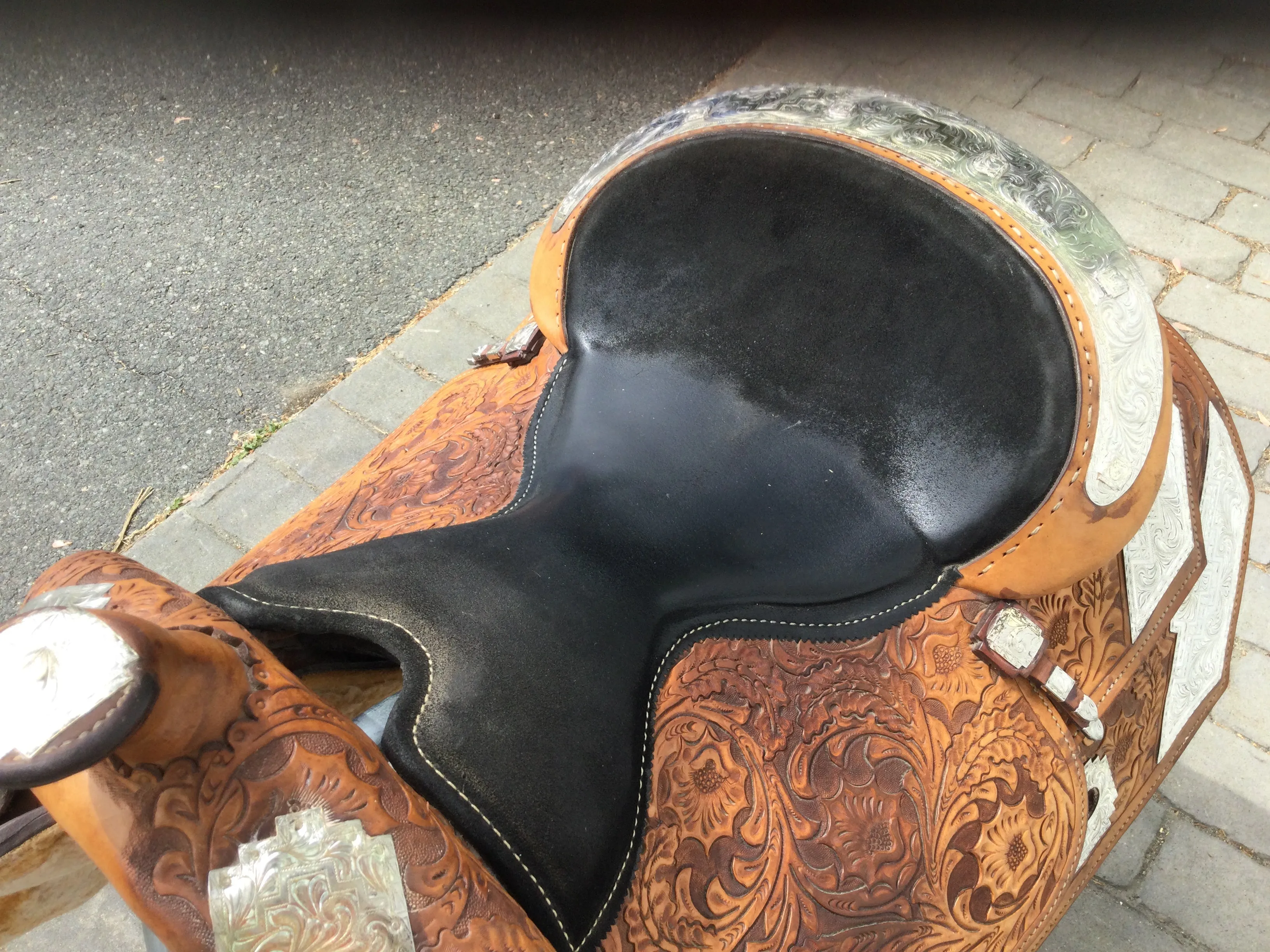 Used Showman Saddlery 16" Western Show Saddle