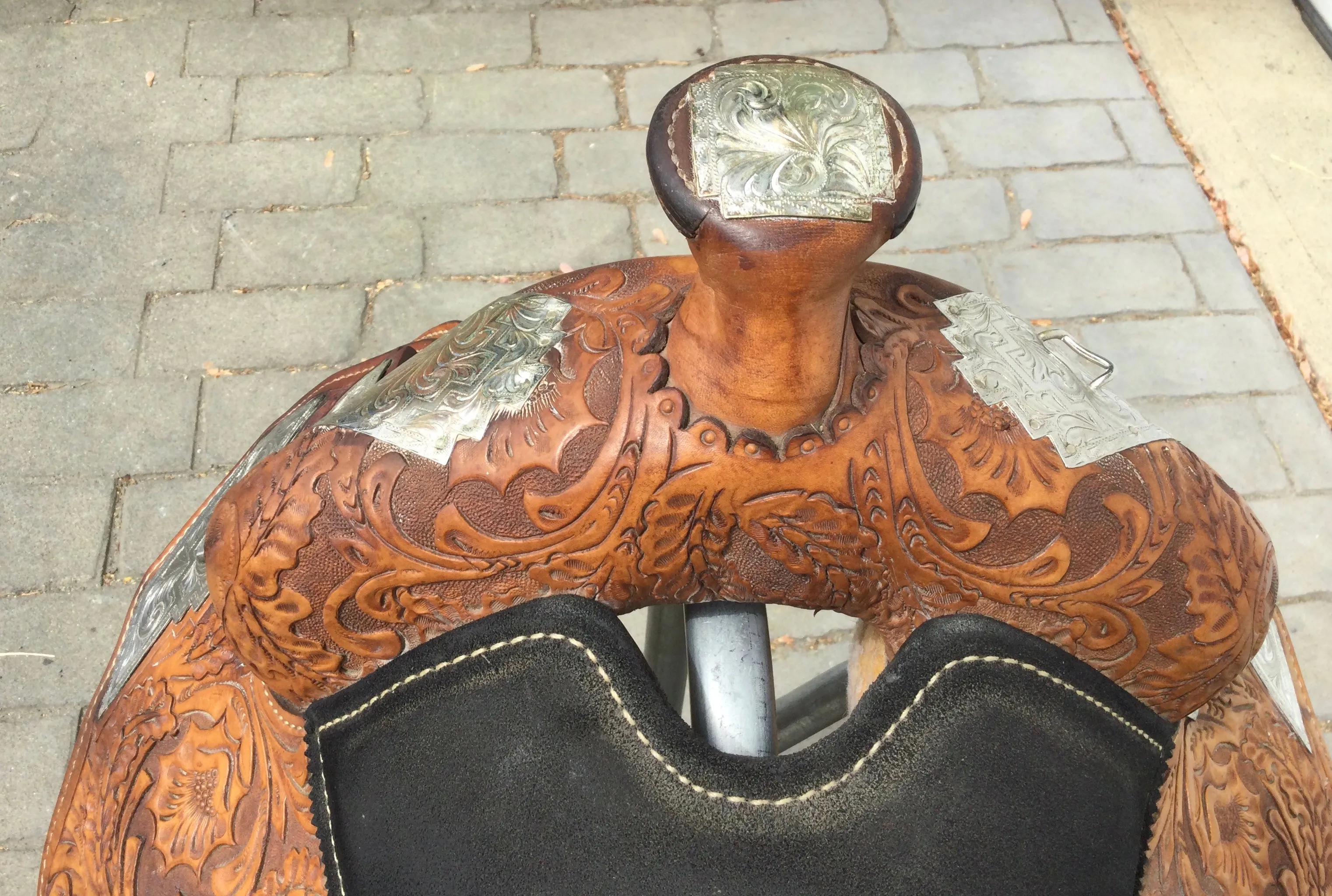 Used Showman Saddlery 16" Western Show Saddle
