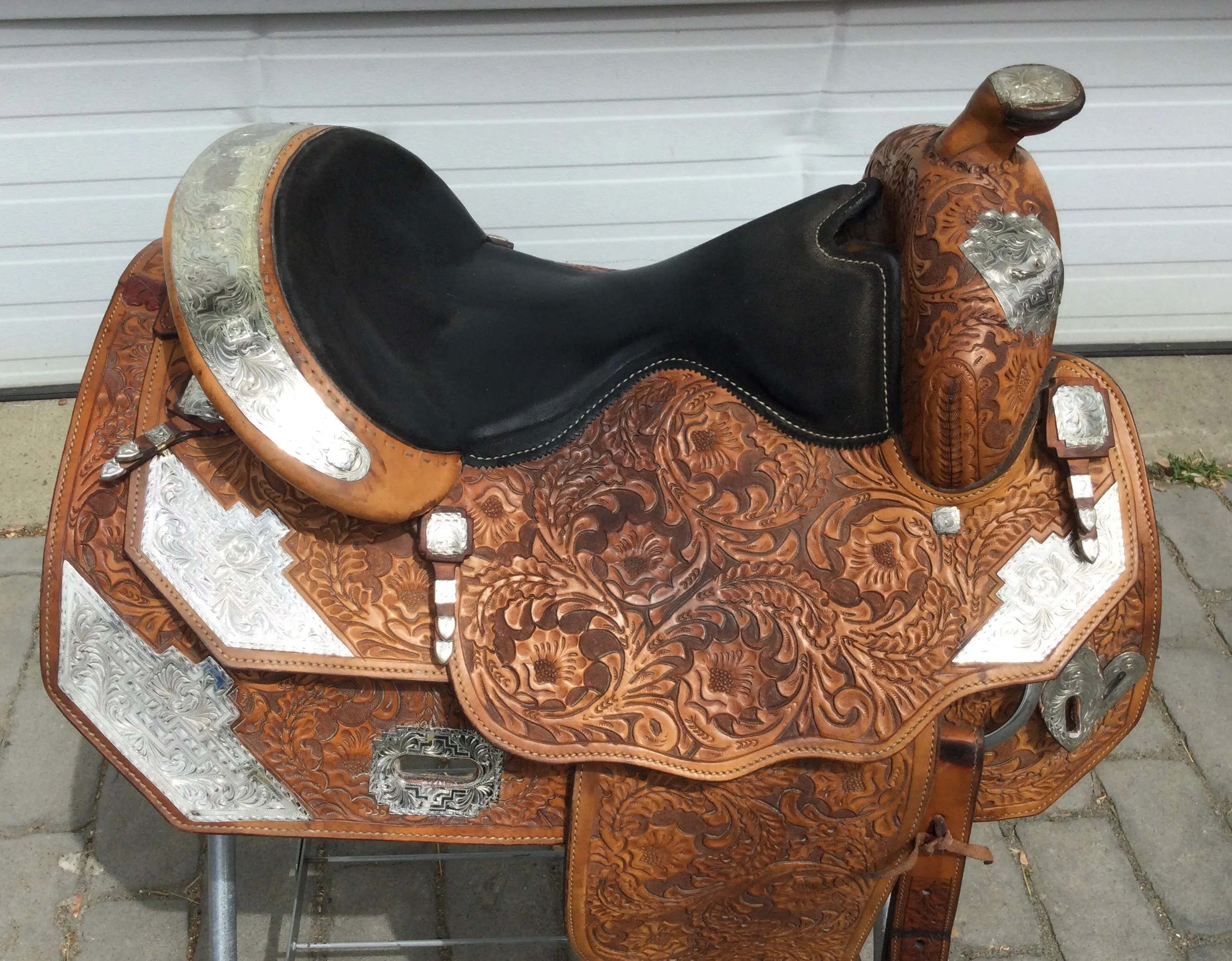 Used Showman Saddlery 16" Western Show Saddle