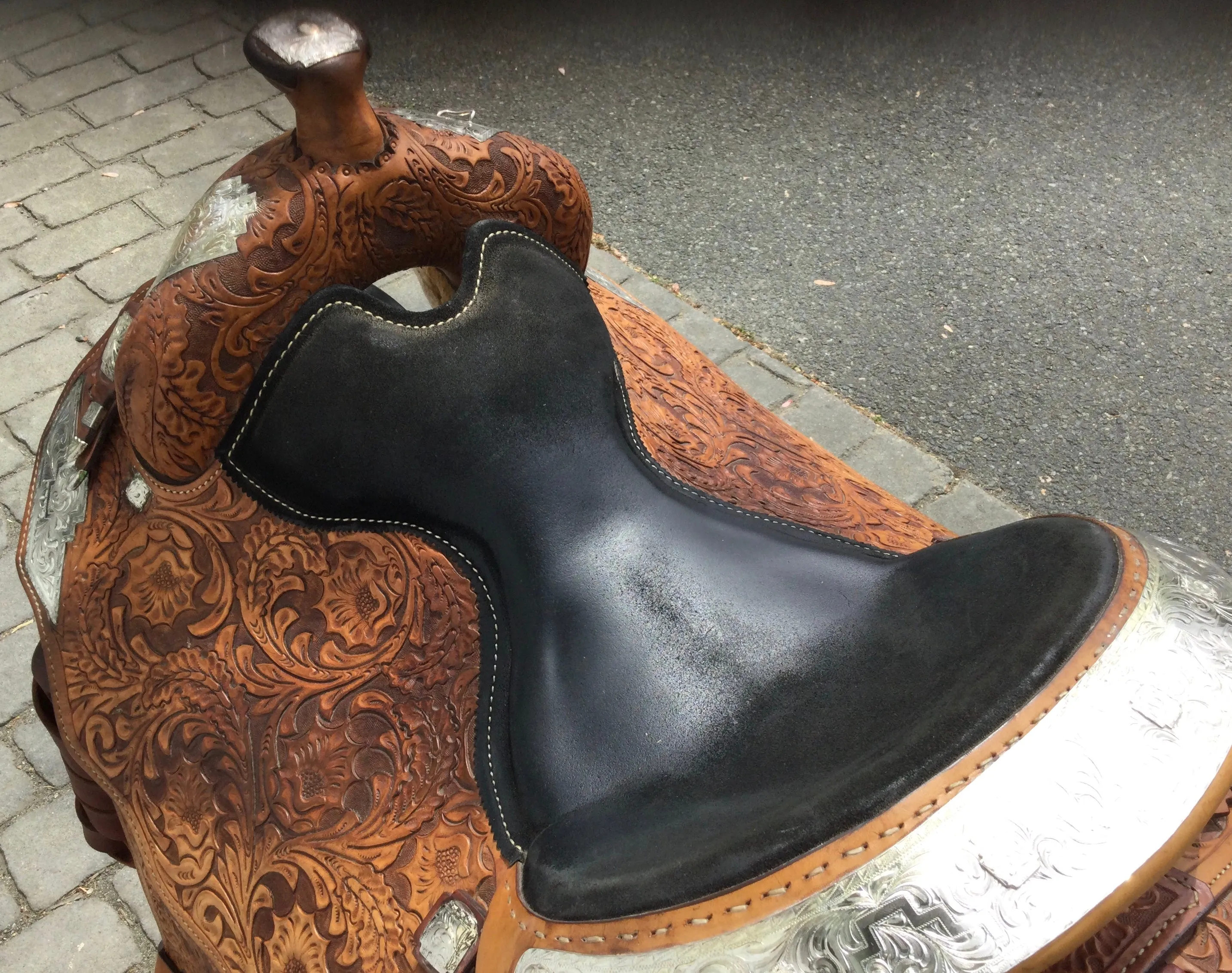 Used Showman Saddlery 16" Western Show Saddle