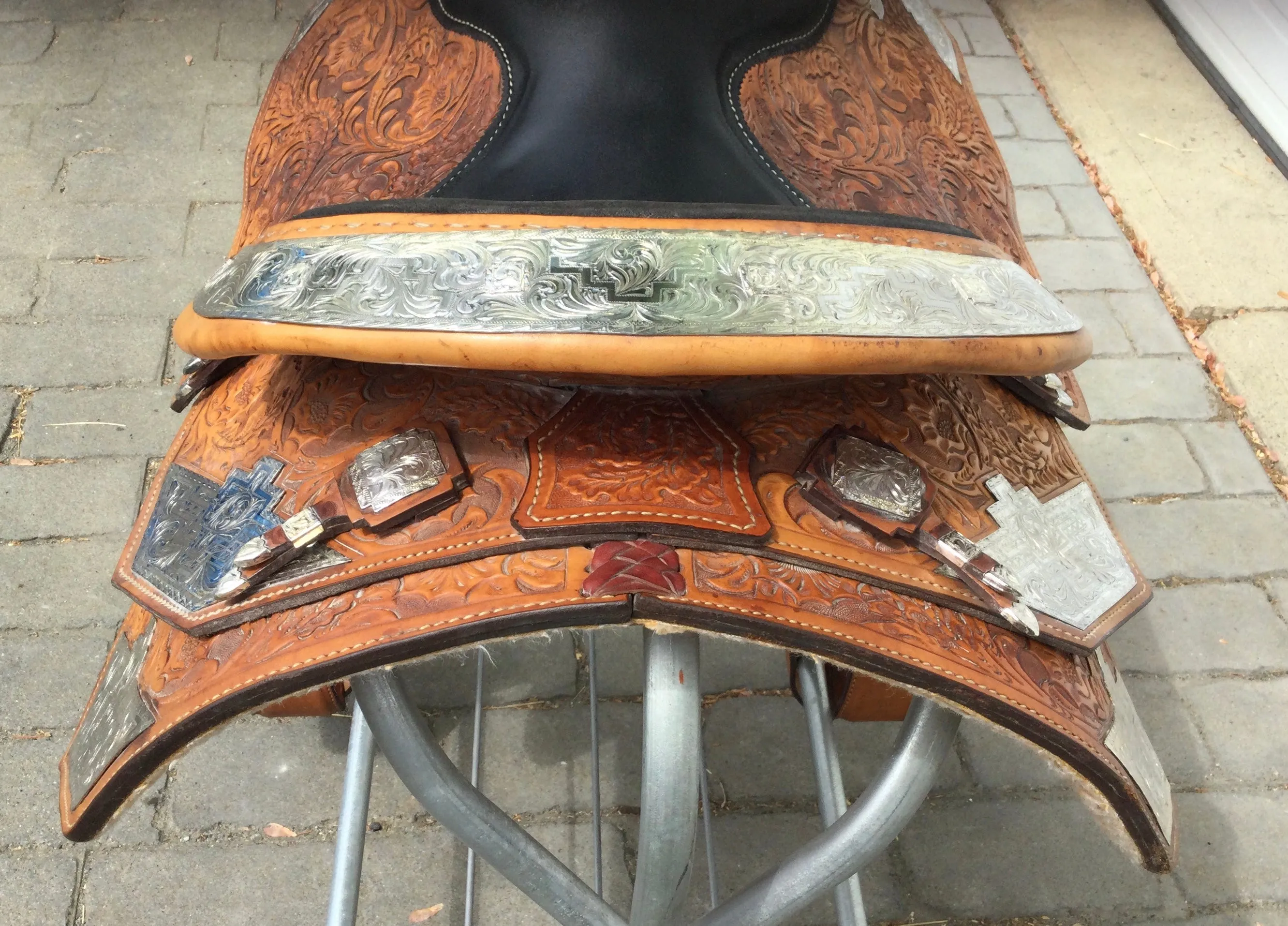 Used Showman Saddlery 16" Western Show Saddle