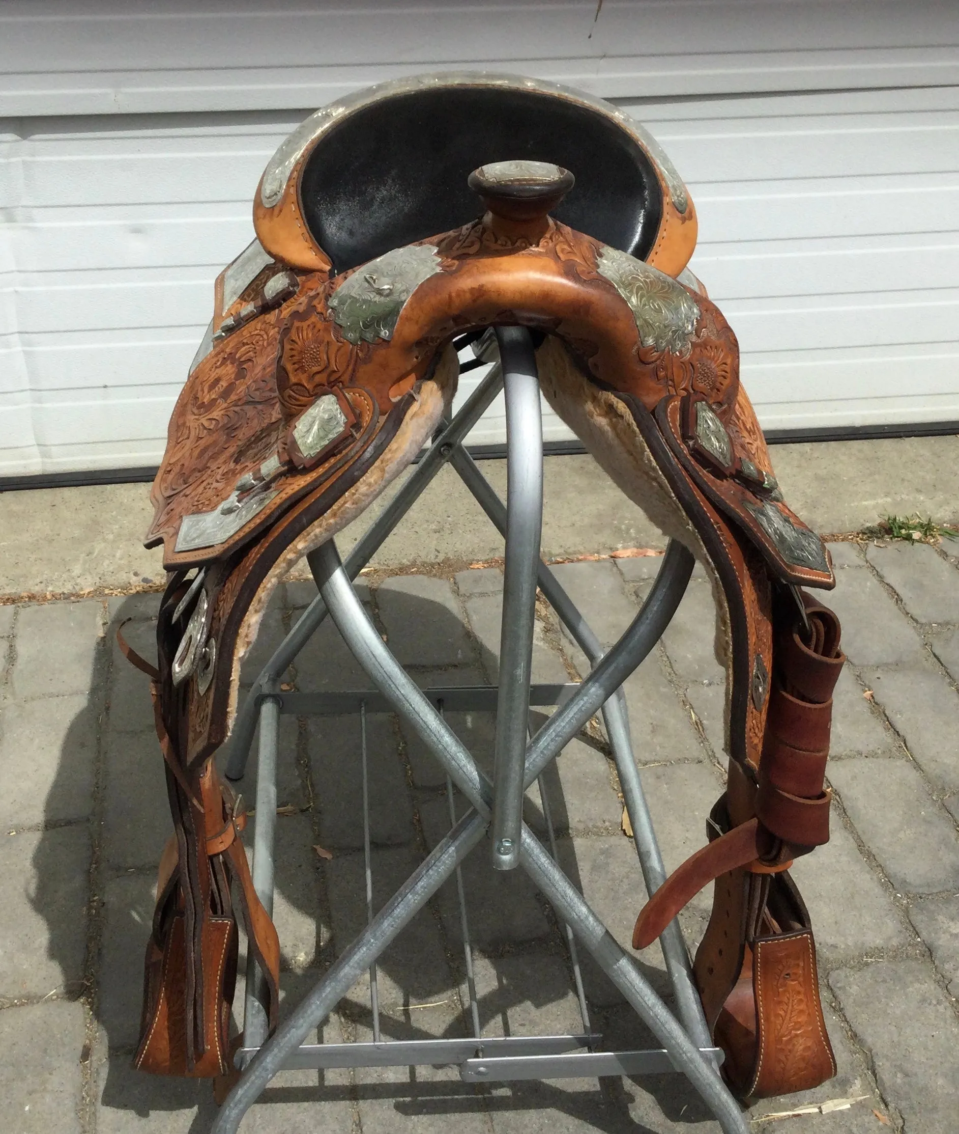 Used Showman Saddlery 16" Western Show Saddle